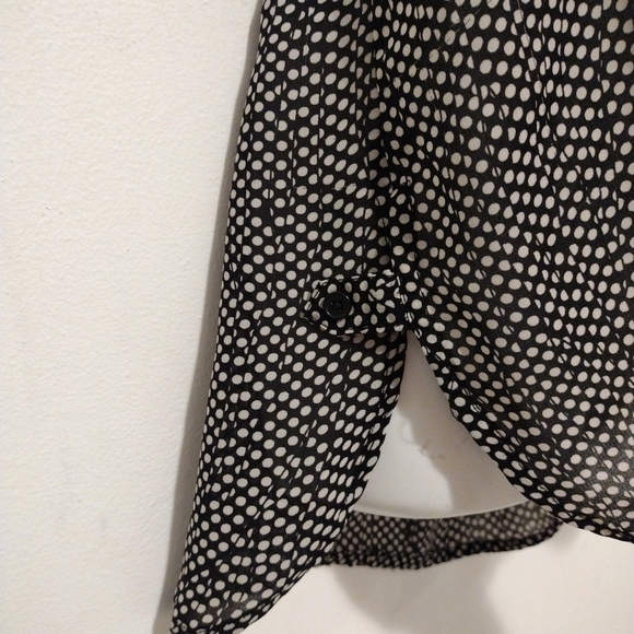 Covington - Dotted Print Sleeveless Blouse - Picture 7 of 14